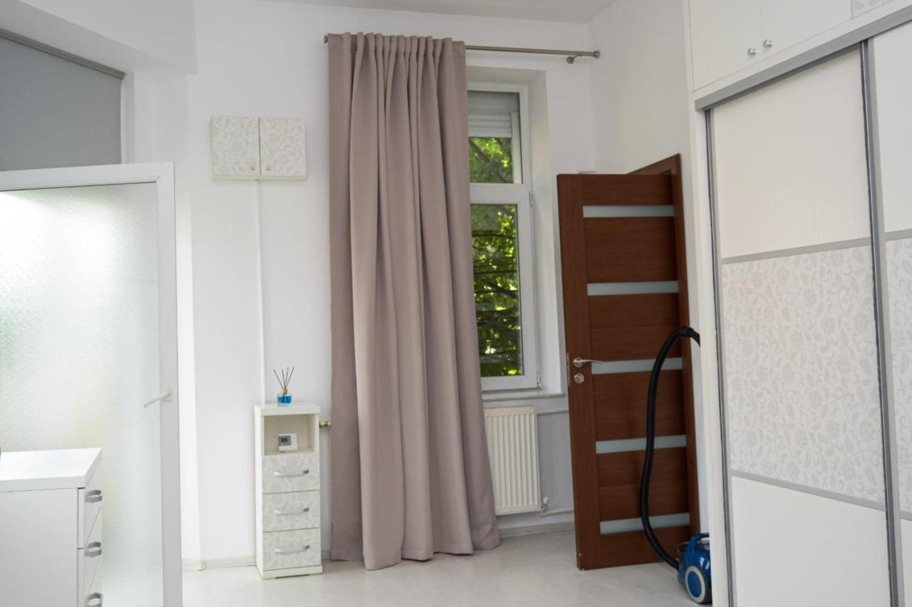 Cozzy Inn City Centre Констанца Экстерьер фото
