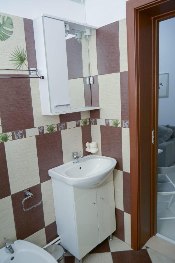 Cozzy Inn City Centre Констанца Экстерьер фото